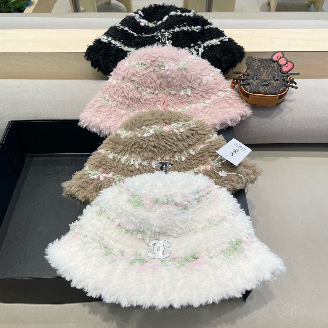 CHANEL BUCKET HAT IN WHITE FLEECE 421275