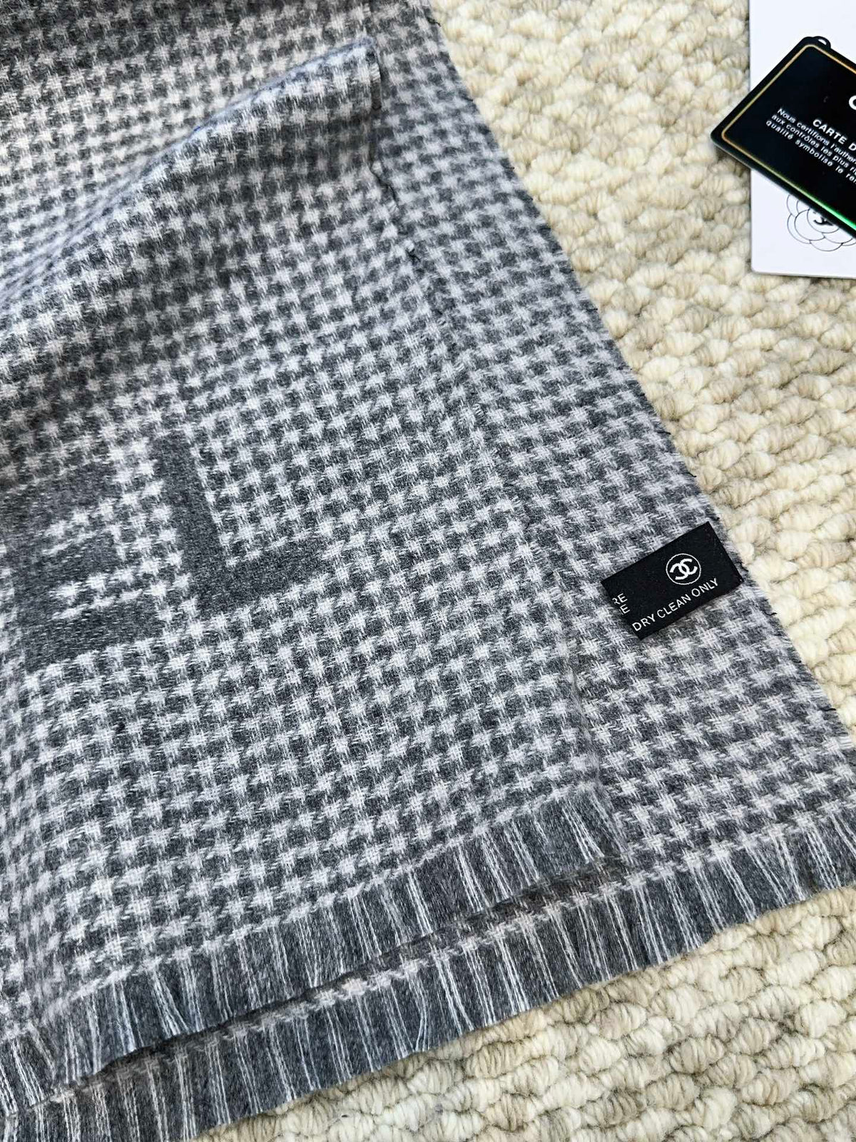 CHANEL HOUNDSTOOTH SCARF 185 CM IN SHADOW GRAY CASHMERE 393122
