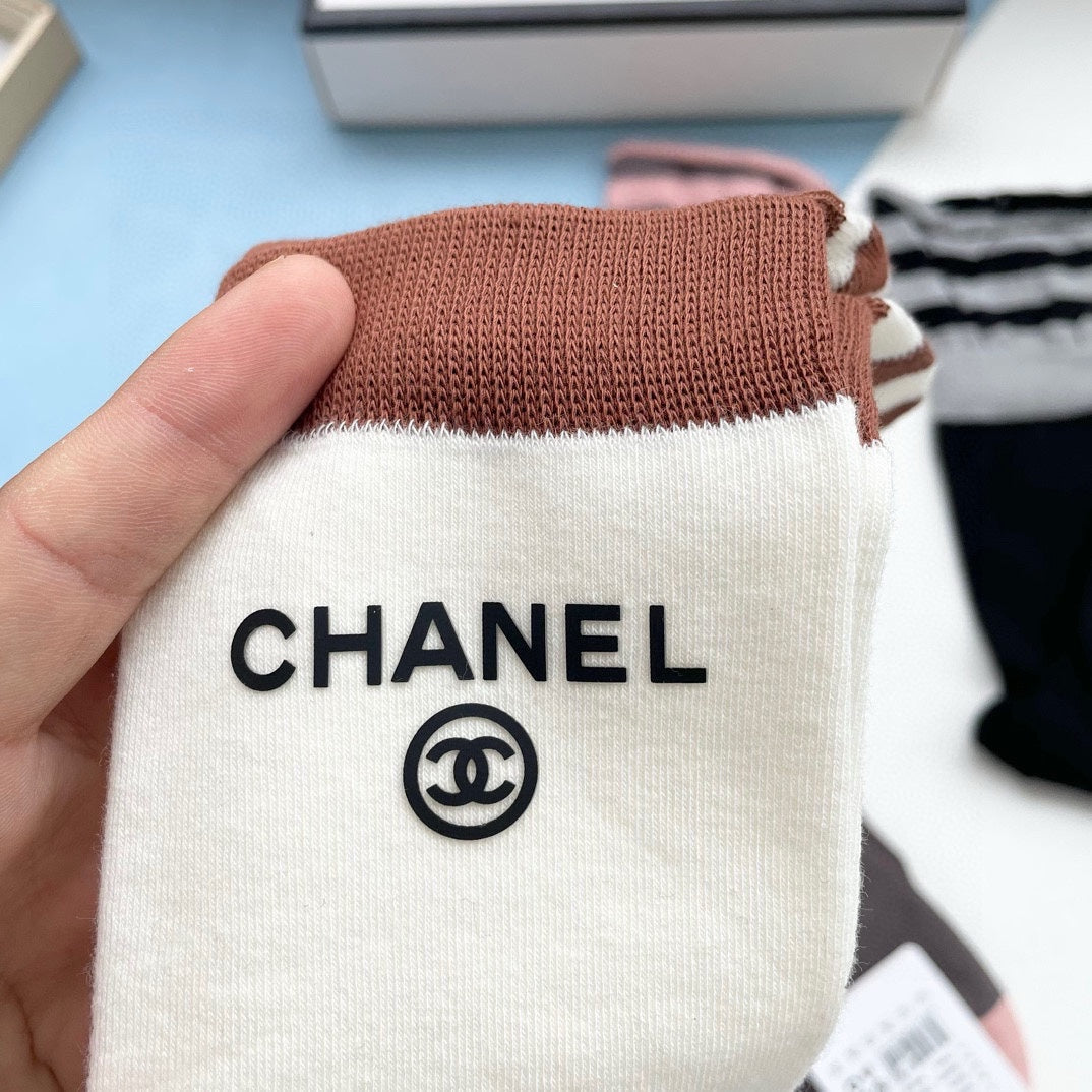 CHANEL CREW SOCKS 418961 (1 BOX )